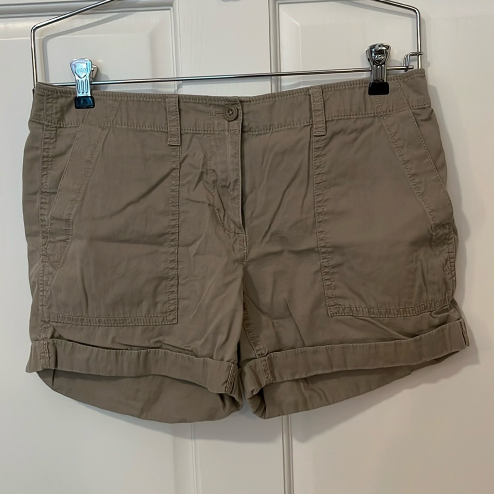 Ann Taylor Loft tan cuffed cargo shorts size 4